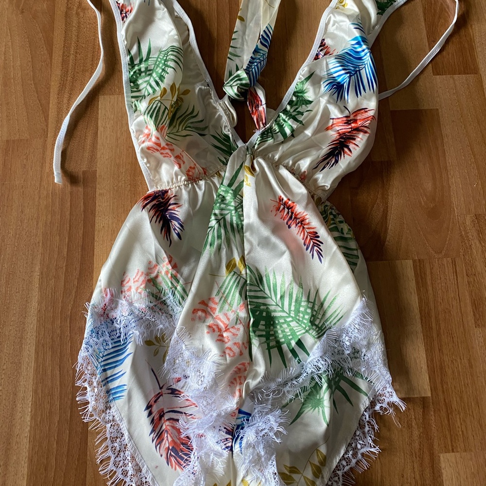 NEW SHEIN tropical print casual romper/teddy